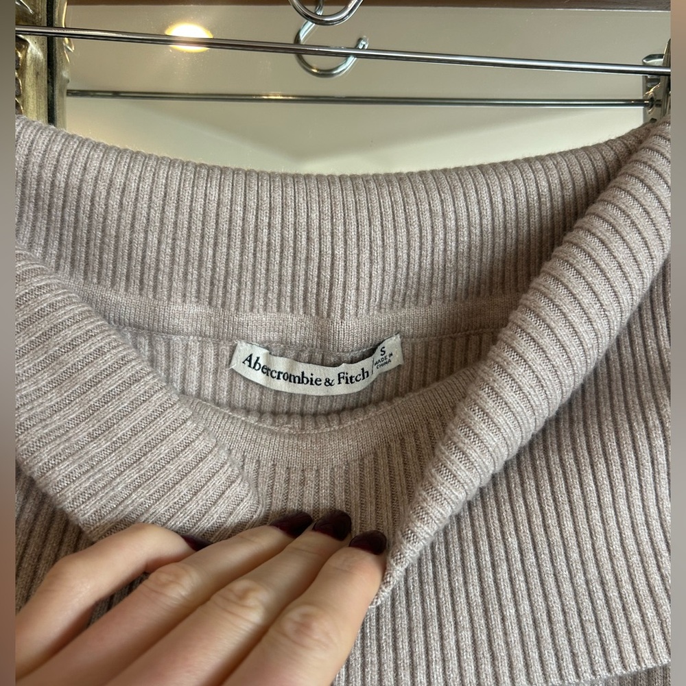 Abercrombie off the shoulder maxi sweater dress - Picture 3 of 3